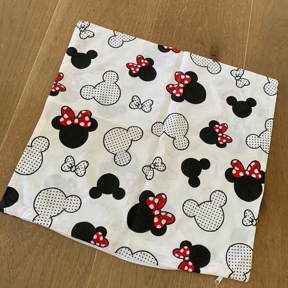 Minnie Mouse Pillow Sham 15x15” - Picture 1 of 2